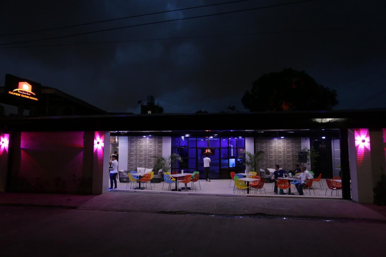 Halfway House Hostel Mactan Cebu Airport Lapu-Lapu City Exterior photo
