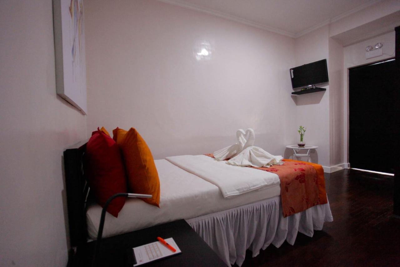 Halfway House Hostel Mactan Cebu Airport Lapu-Lapu City Exterior photo